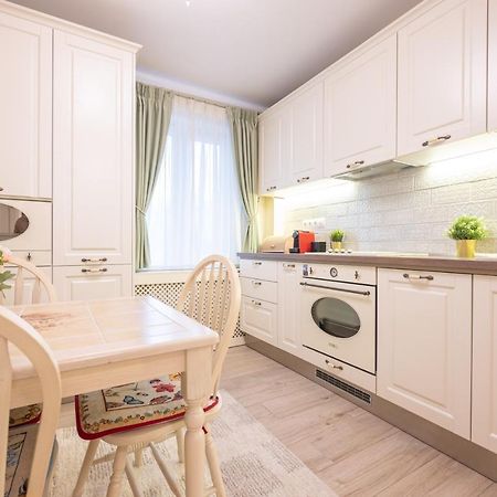 Dragos Flat Apartment Oradea Bagian luar foto