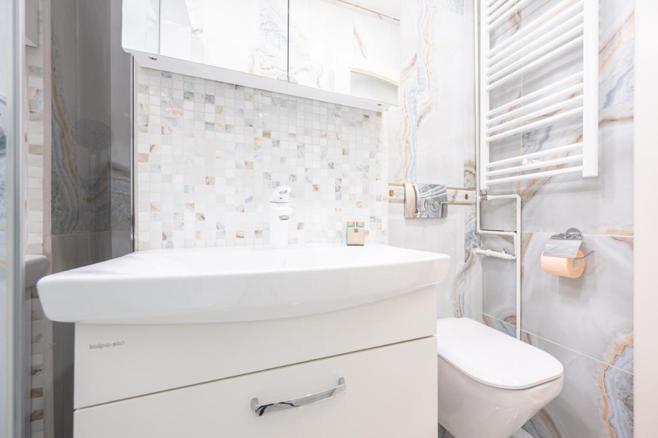Dragos Flat Apartment Oradea Bagian luar foto