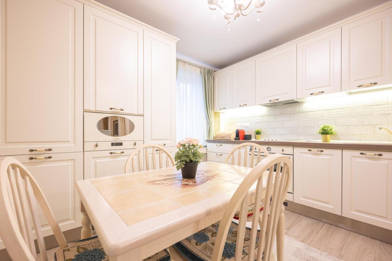 Dragos Flat Apartment Oradea Bagian luar foto