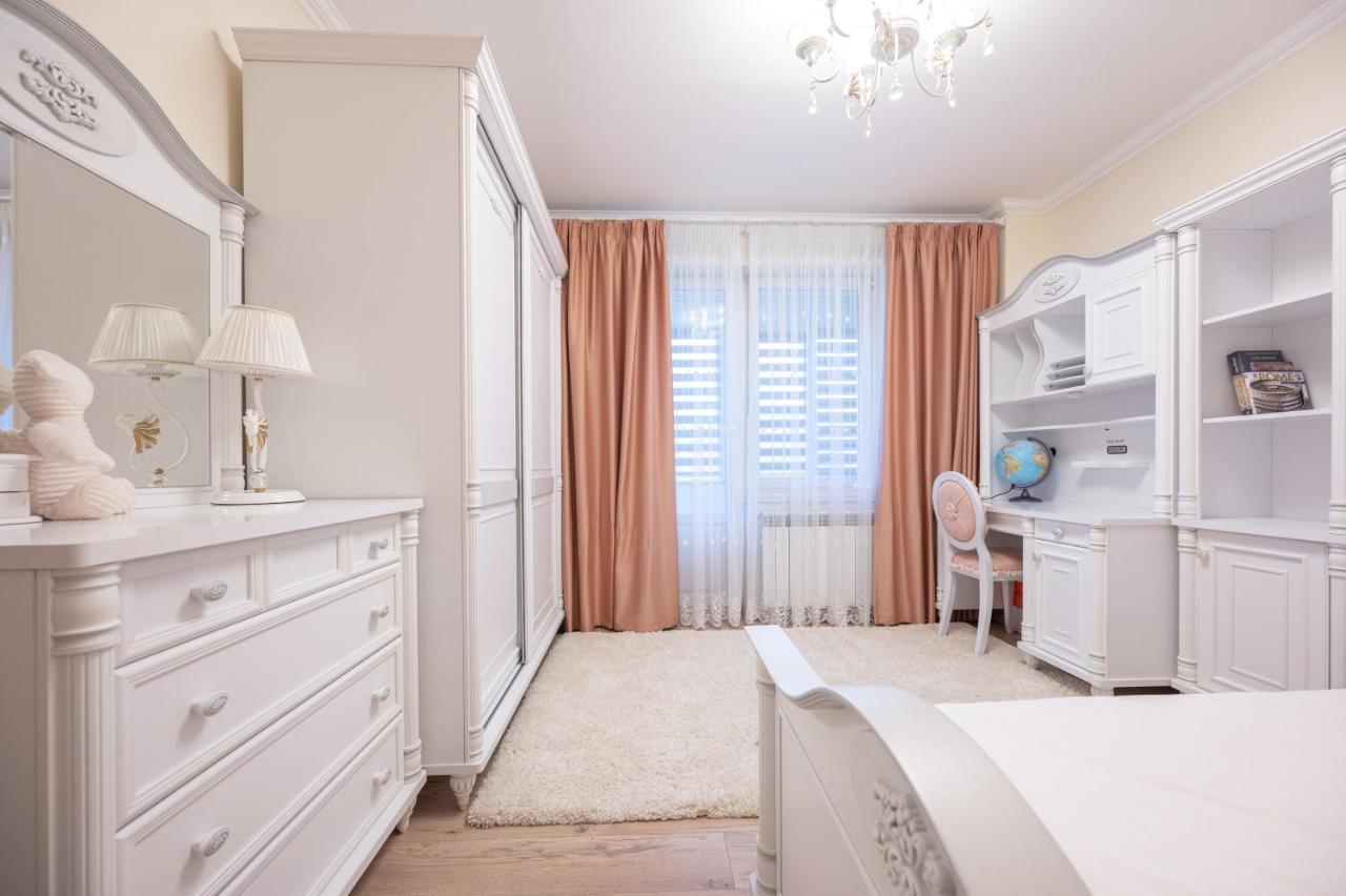 Dragos Flat Apartment Oradea Bagian luar foto